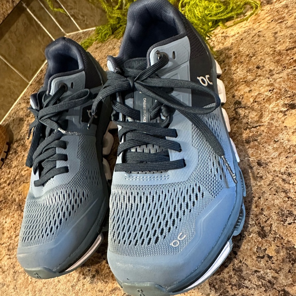 On Running CLOUDACE SPEEDBOARD SHOES